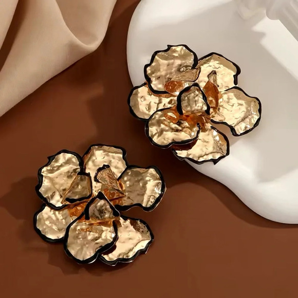 Zara Gold Metal Flower Earrings - Picture 16 of 17